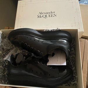 Alexander McQueen “ Smoke “ Sneaker